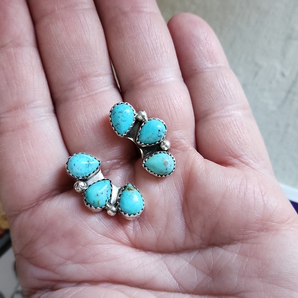 NWOT Native American Navajo Handmade Turquoise & Sterling Cluster Earrings 🩵🩶 - Picture 7 of 9